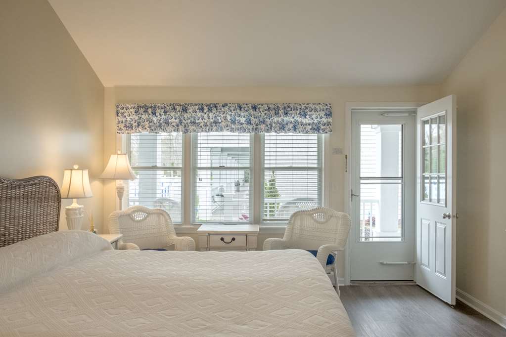 Commodore Inn - photo 5