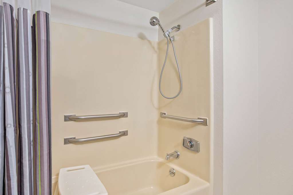 La Quinta Inn & Suites by Wyndham N Little Rock McCain Mall - photo 18
