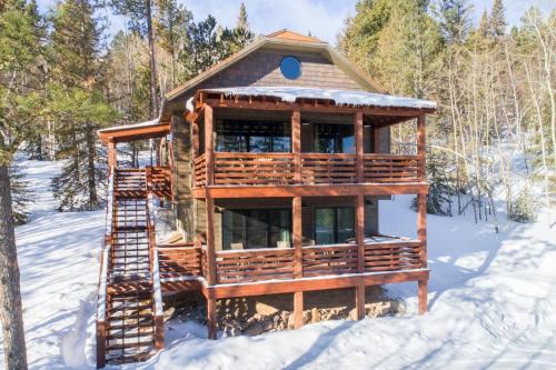 Little Badger Lodge — 4-Star Luxury Hotel in Lead, United States