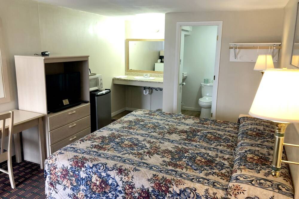 OYO Hotel Starlite Seneca Falls - photo 17
