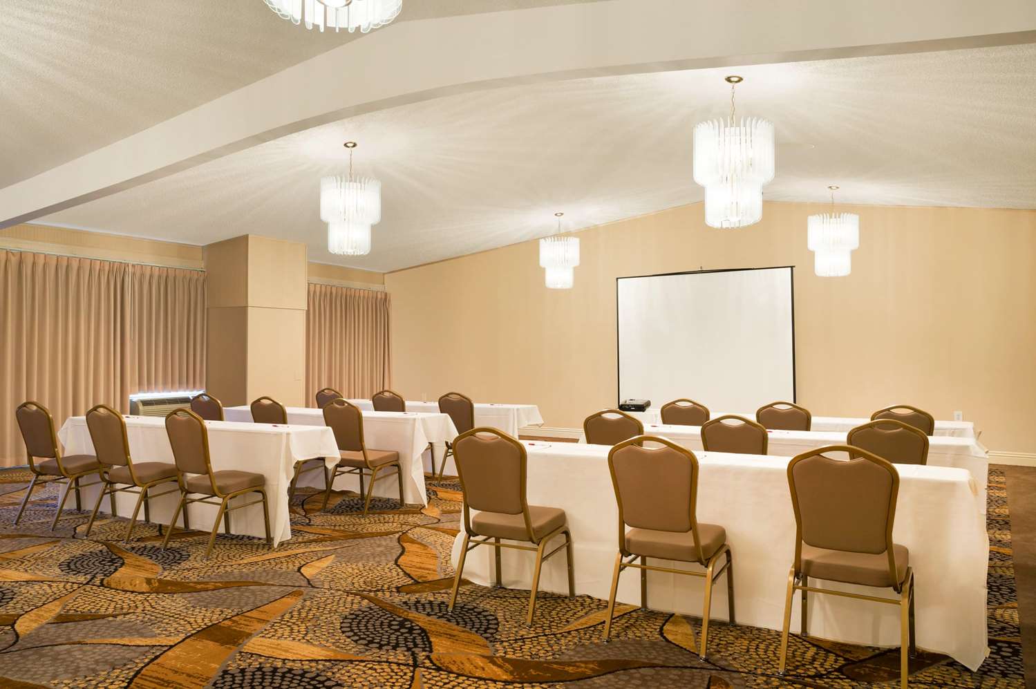 Ramada Hotel and Conference Center by Wyndham San Diego North - photo 18