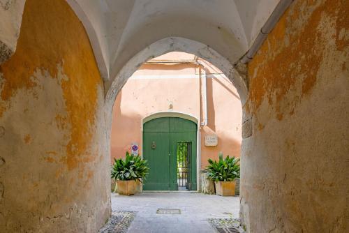 RivieraRent Bikers' Court — 4-Star Luxury Hotel in Finale Ligure, Italy