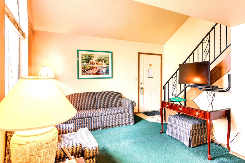 Turning Leaf Townhome Suites Spokane - photo 13