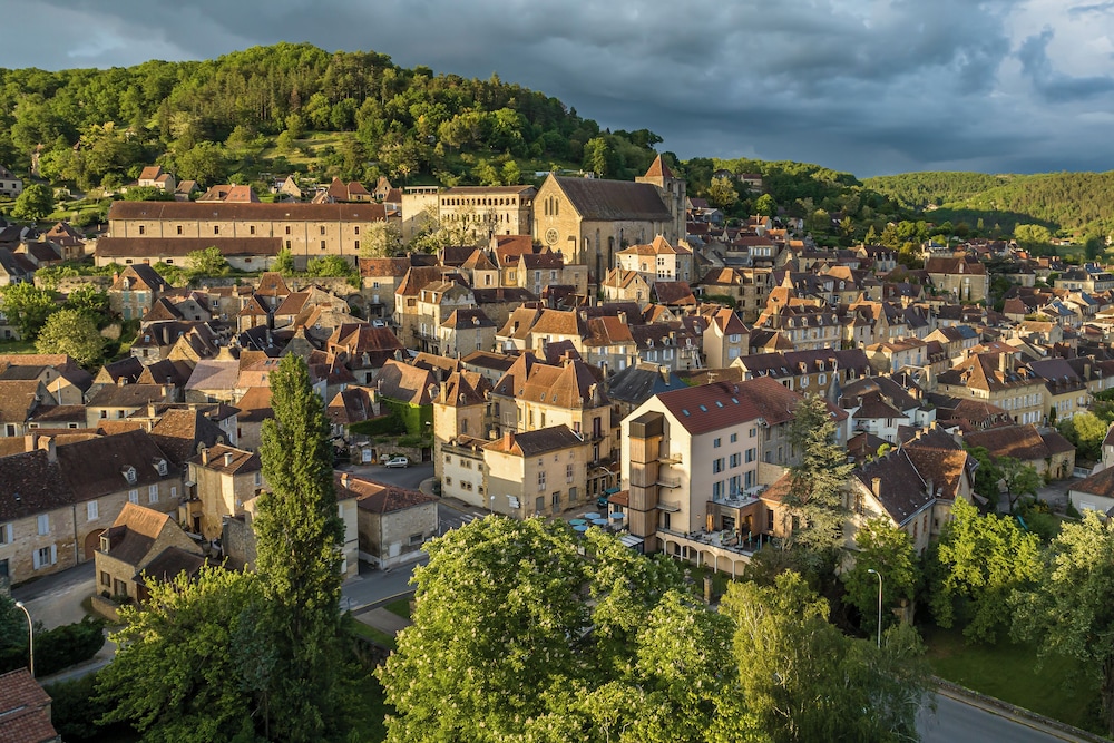 Hotel Restaurant des Augustins in Saint-Cyprien, France