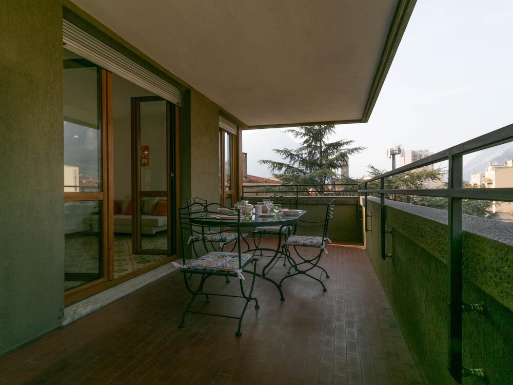 Ponte Vecchio Family Apartment — 4-Star Luxury Hotel in Lecco, Italy