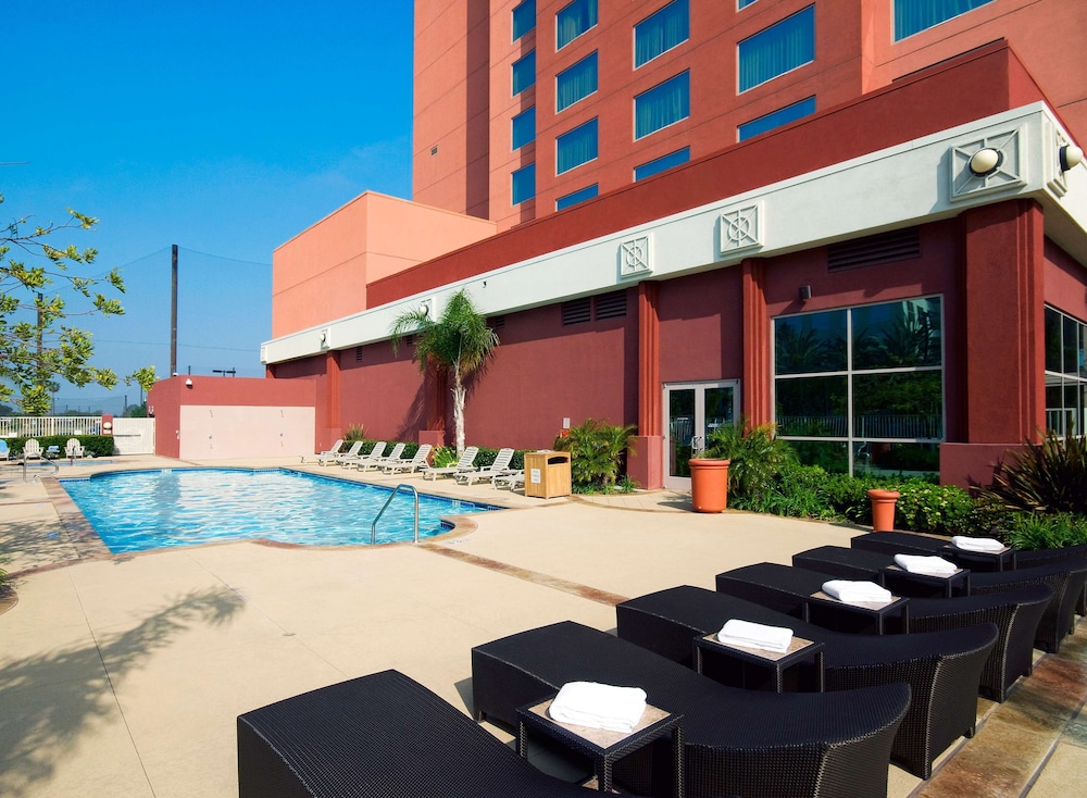 Embassy Suites by Hilton Anaheim South - photo 44