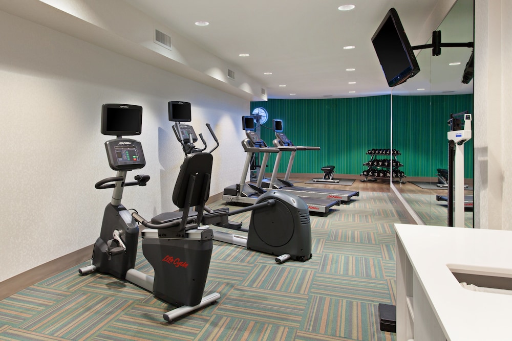 Holiday Inn Express & Suites Corona by IHG - photo 21
