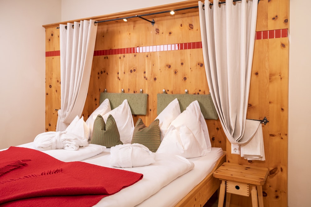 Ortners Mauerwirt leistbarer Luxus — 4-Star Luxury Hotel in Bad Kleinkirchheim, Austria