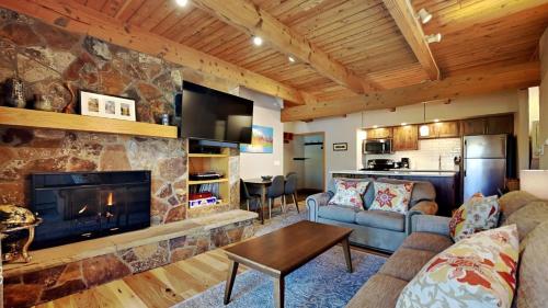 Timberline Condominiums 1 Bedroom Deluxe Unit B1C — 4-Star Luxury Hotel in Snowmass Village, United States