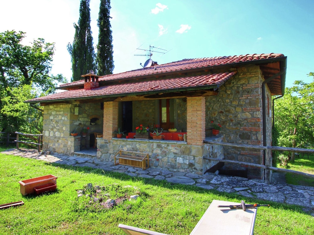 Striking Farmhouse Ortignano — 4-Star Luxury Hotel in Ortignano Raggiolo, Italy