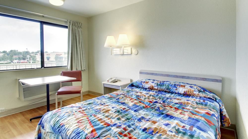 Motel 6 Manhattan - photo 14