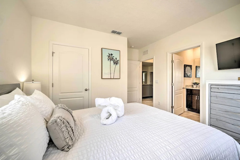 Private Pool and Resort Perks Home in Davenport - photo 4