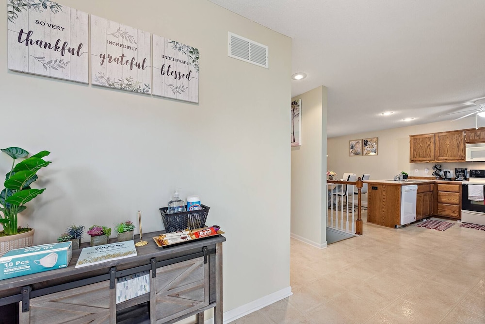 Beautiful Townhome 11 Minutes To Downtown Kansas City Mo - photo 11