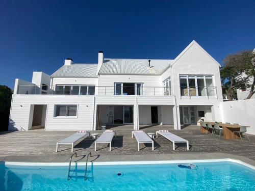 BlancdeBlanc - carbon neutral hotel in Unknown City