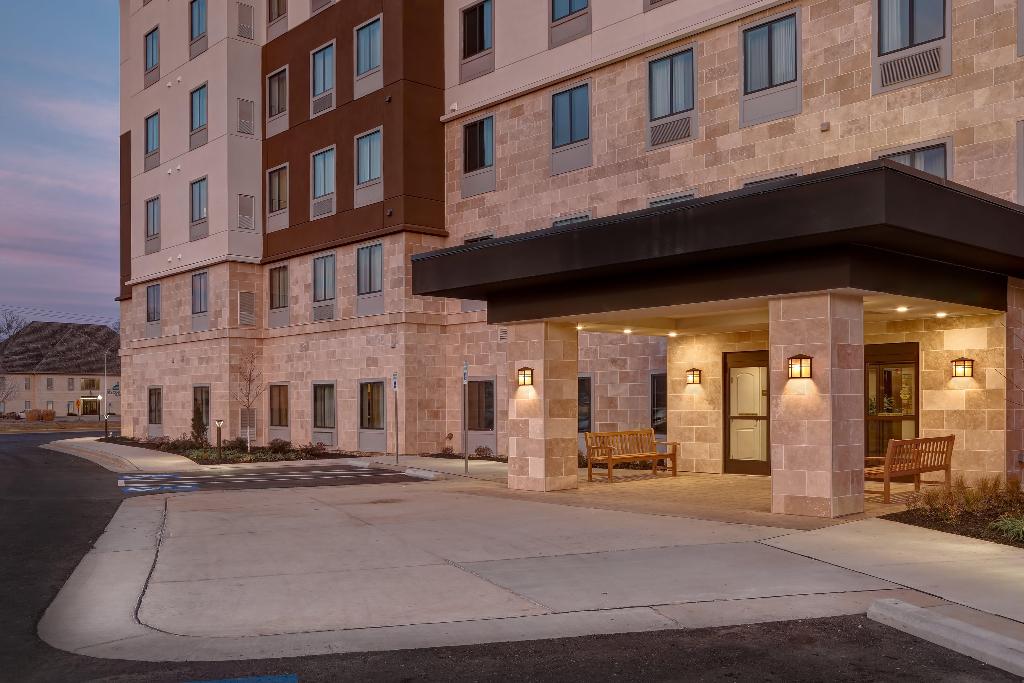 Clarion Hotel Overland Park — hotel in Overland Park