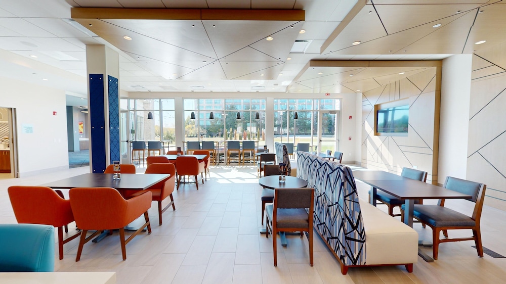 Holiday Inn Express & Suites Chicago Schaumburg an IHG Hotel - photo 51