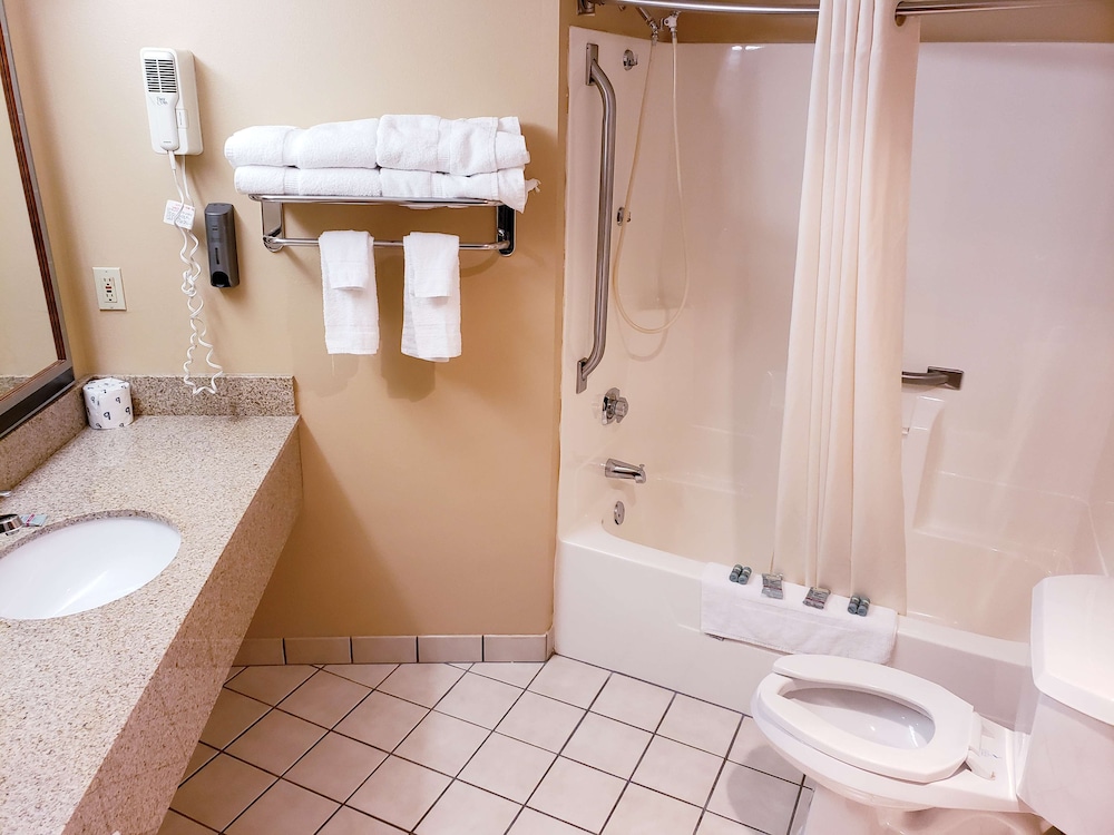 Quality Inn & Suites Black River Falls I 94 - photo 35