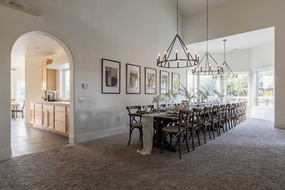 Sleeps 20 Vineyard Estate w Resort Pool Spa Game Room Wilson Creek Manor by AvantStay - photo 7