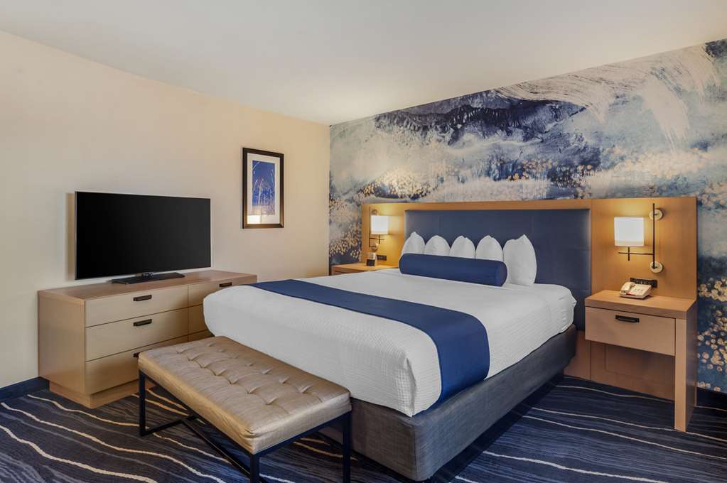 Best Western Plus Marina Gateway Hotel - photo 47