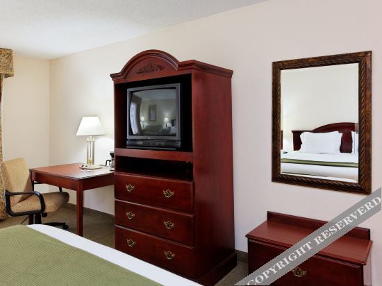 Express & Suites Huntsville University Drive - photo 12