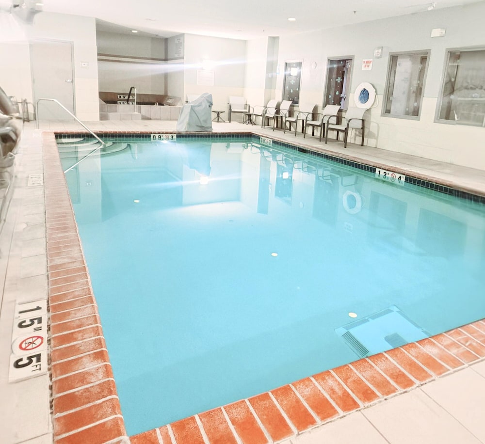 Holiday Inn Express Hotel & Suites St. Paul Woodbury by IHG - photo 61