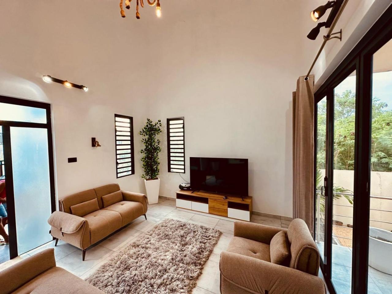 Helios Haven - carbon neutral hotel in Flic En Flac