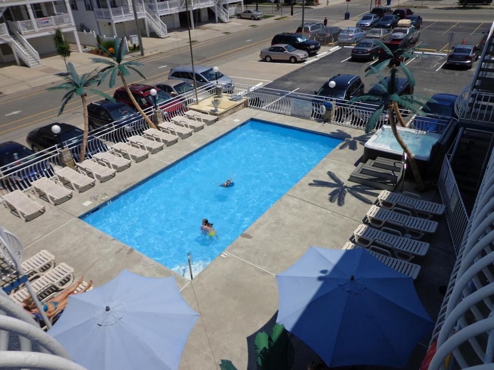 Quarterdeck Motel - photo 9