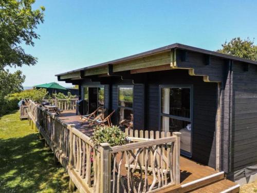 Wood Cabin 2 At Tapnell Farm — 4-Star Luxury Hotel in Yarmouth, United Kingdom