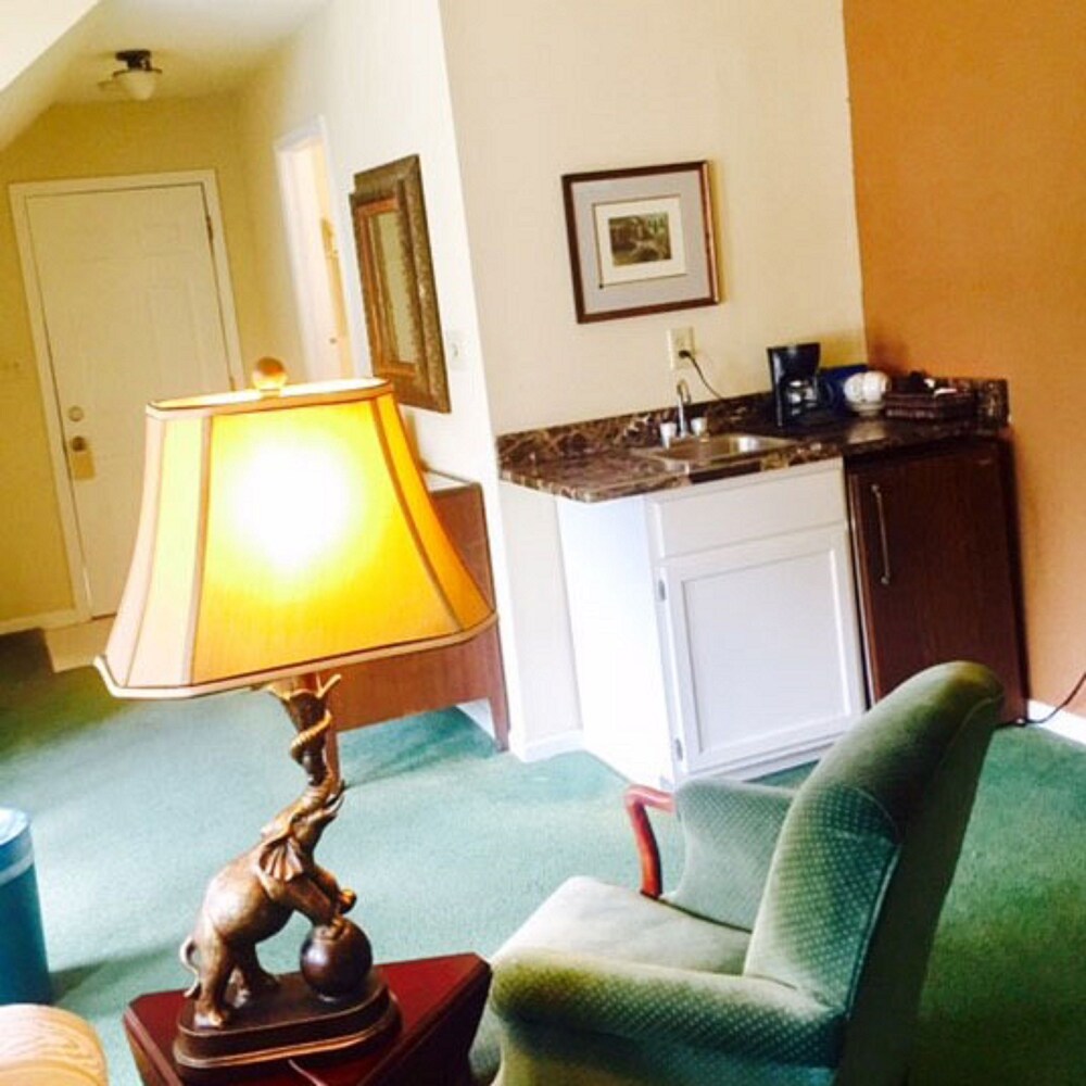 Morehead Inn - photo 44