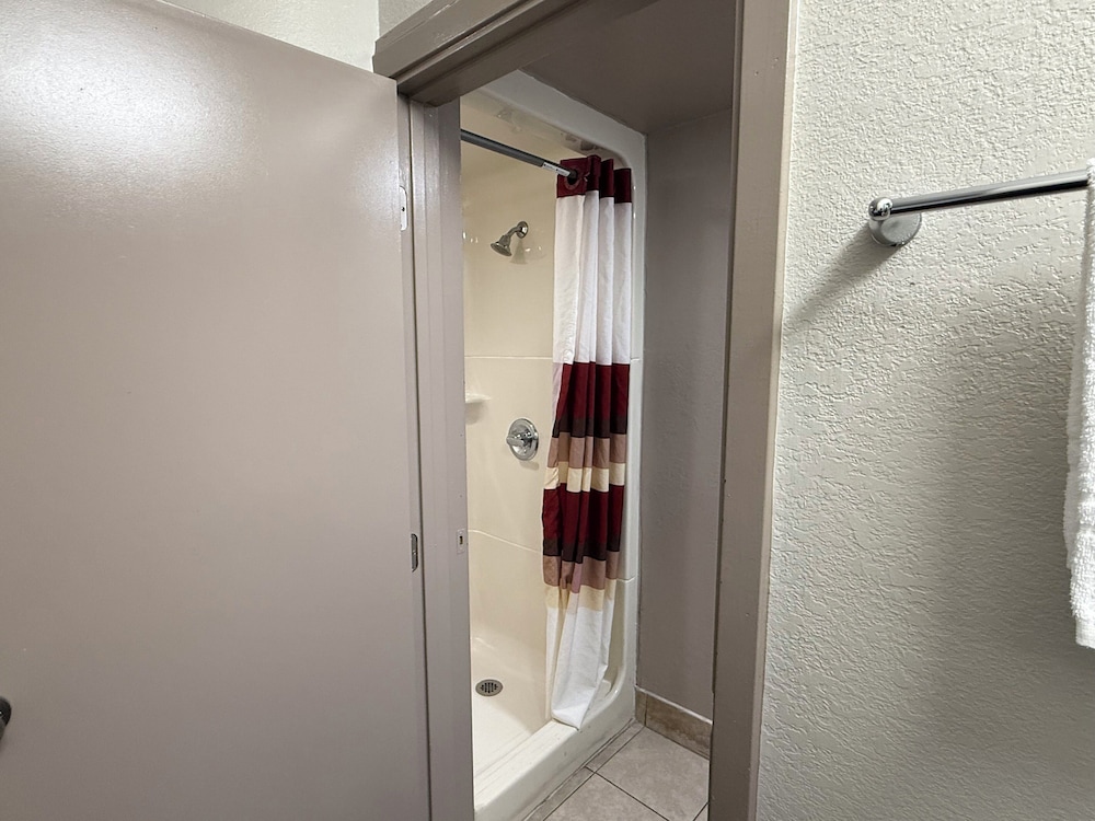 Red Roof Inn Austin Round Rock - photo 14