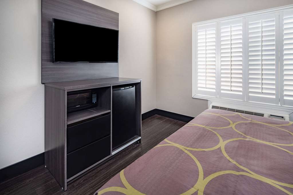 Super 8 by Wyndham North Hollywood - photo 18