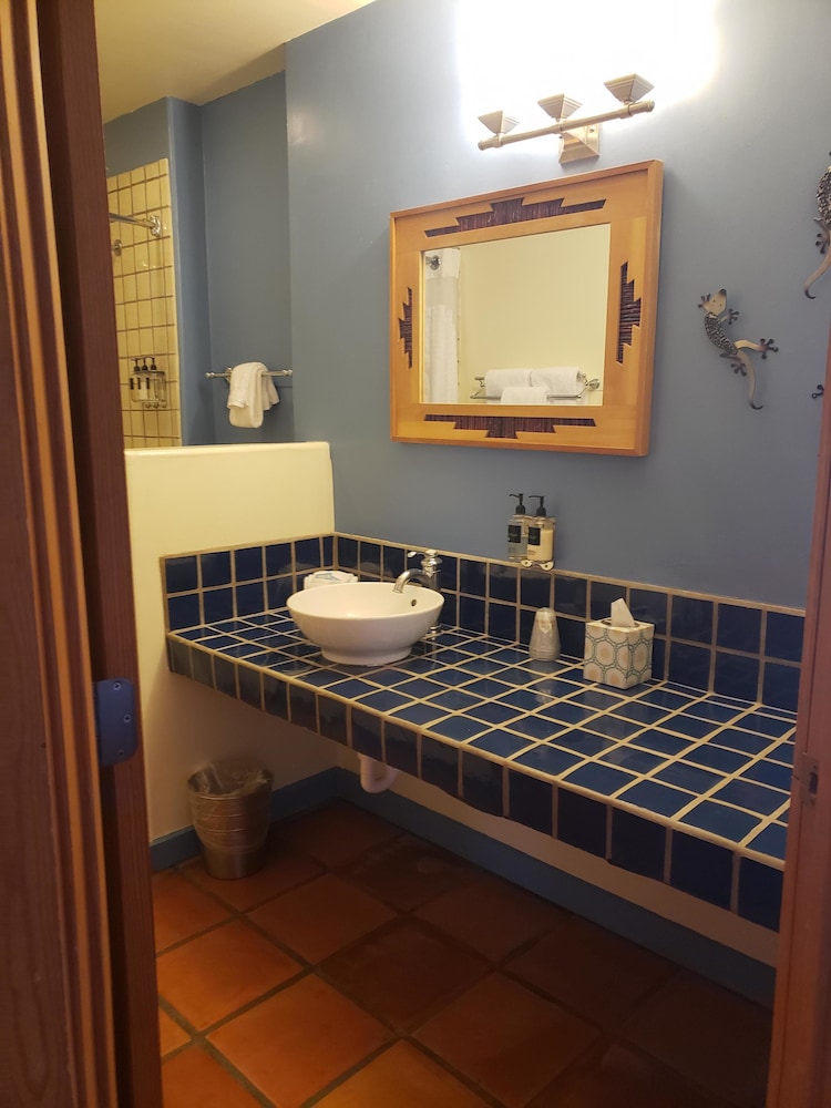 The Abiquiu Inn - photo 14