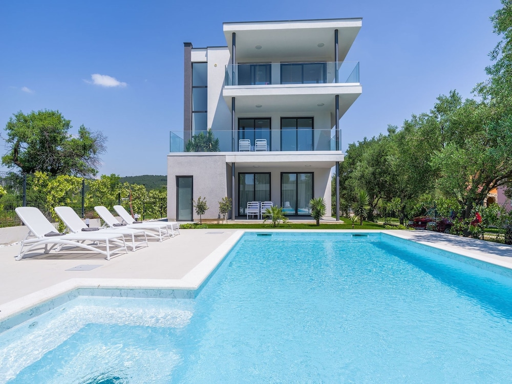Villa apartment Marine 3 Sukosan Zadarska Croatia — 4-Star Luxury Hotel in Sukosan, Croatia