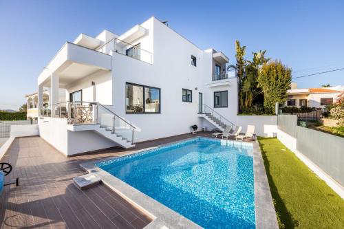 Villa Cieluna — 4-Star Luxury Hotel in Portimao, Portugal