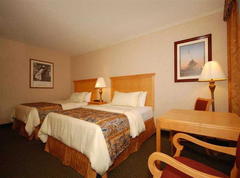 Red Lion Hotel Rosslyn Iwo Jima - photo 25