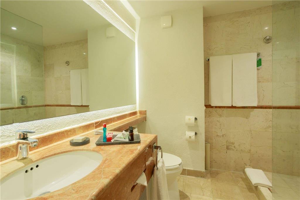 Camino Real Club bathroom