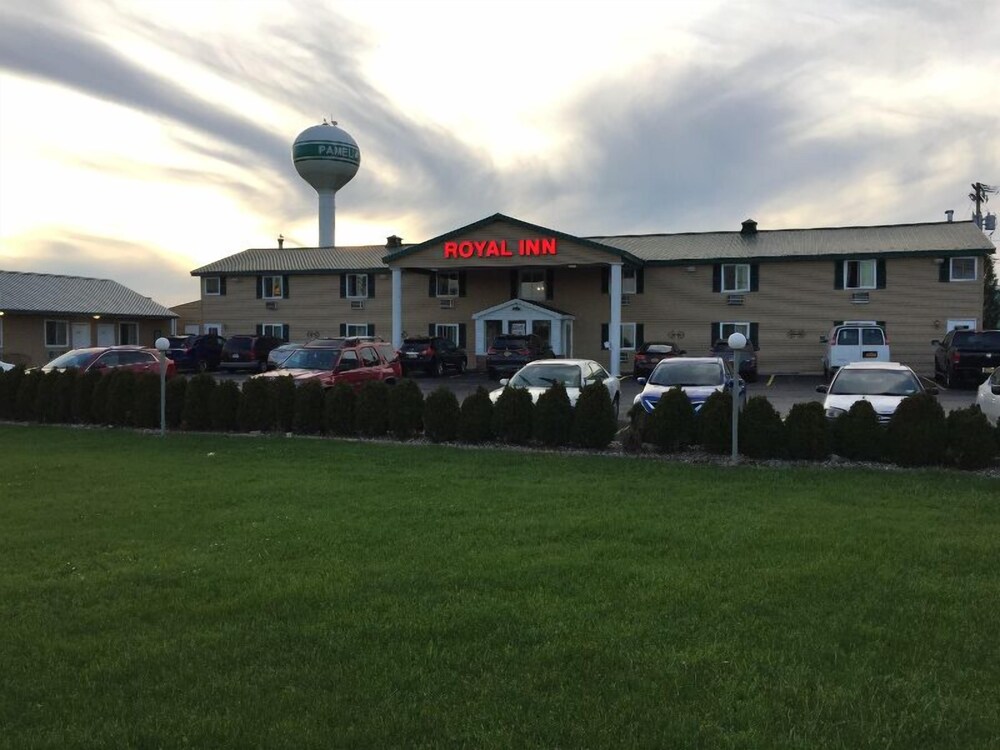 Royal Inn Motel — hotel in Watertown