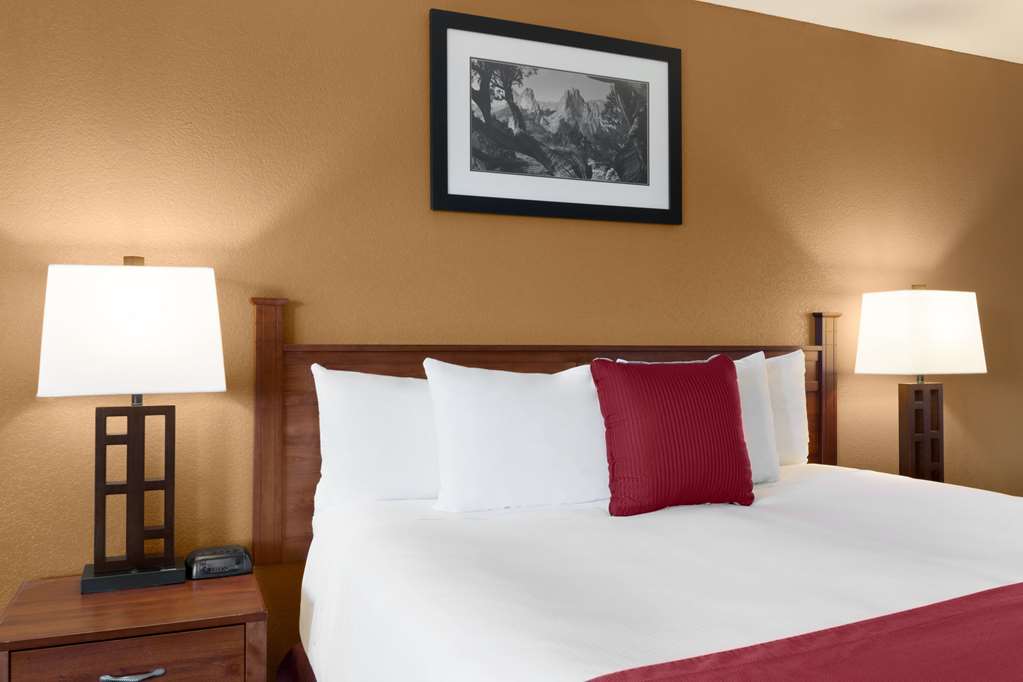 Baymont by Wyndham Cortez - photo 20