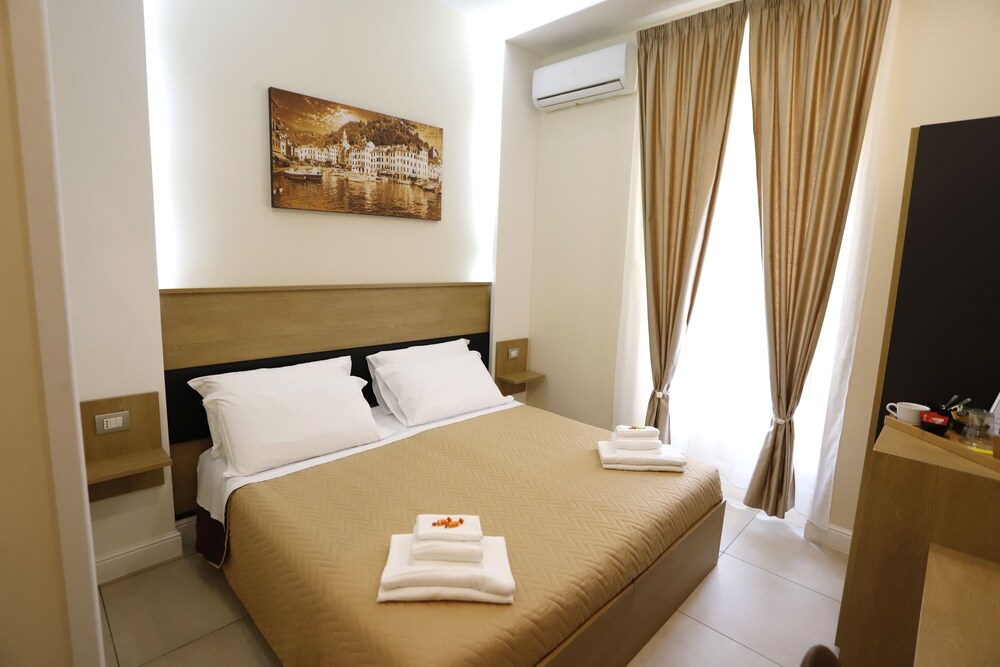 Victoria Hotel B&B — 4-Star Luxury Hotel in Naples, Italy