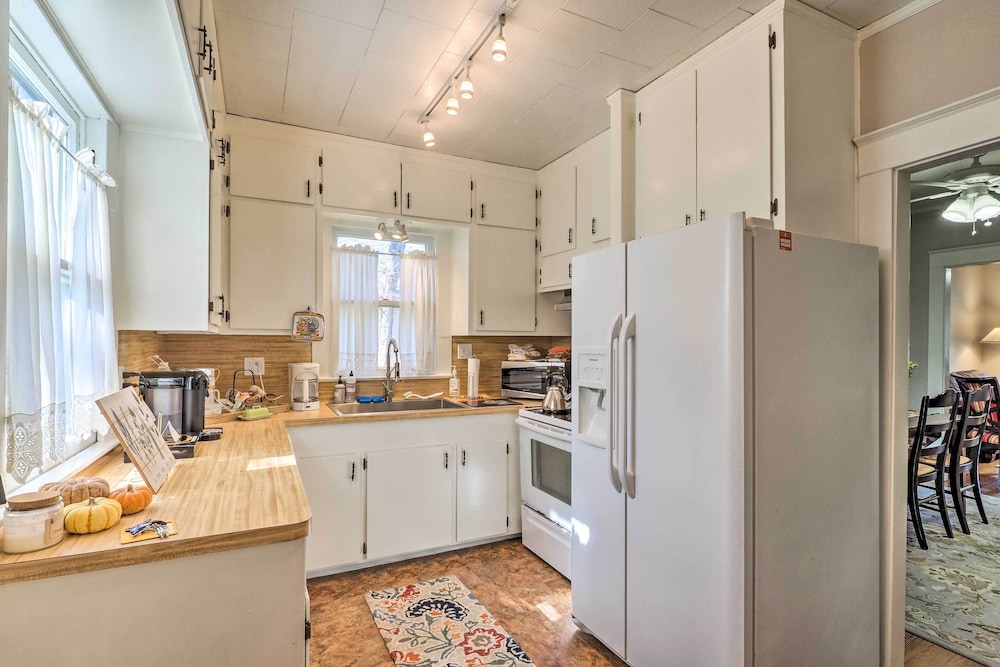 Georgetown Vacation Rental Close to Town Square - photo 3