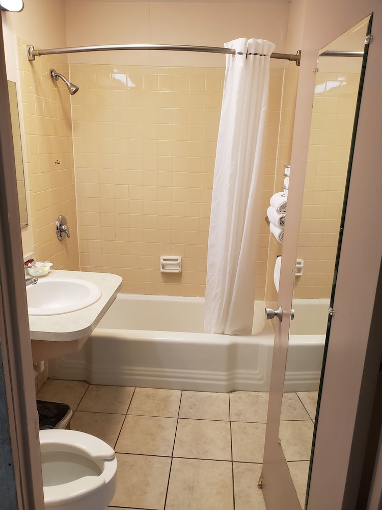 Richmond Inn & Suites - photo 21
