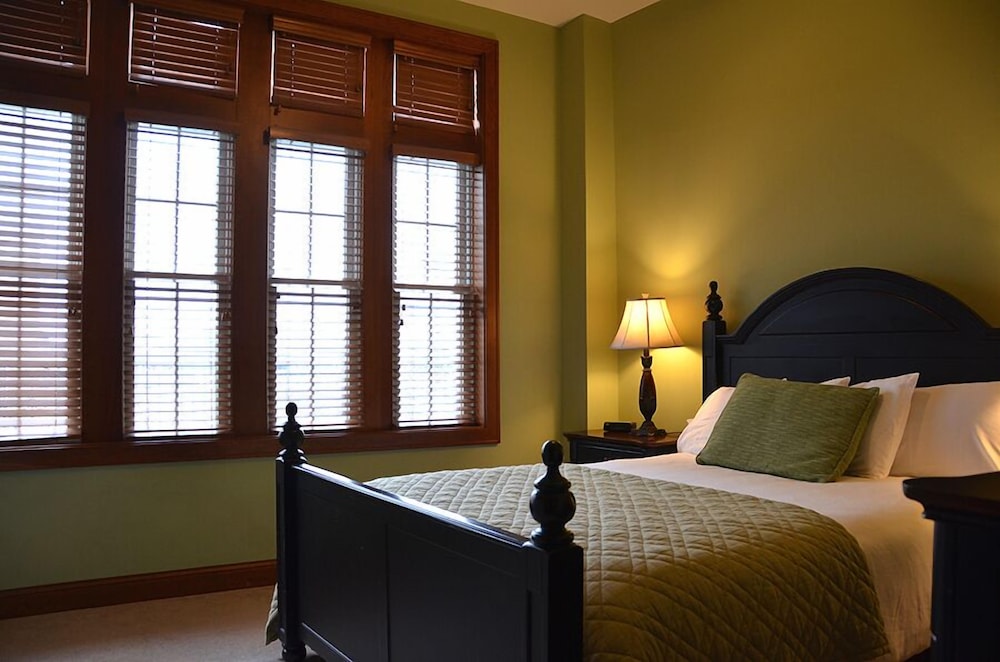 The Flanders Hotel - photo 21