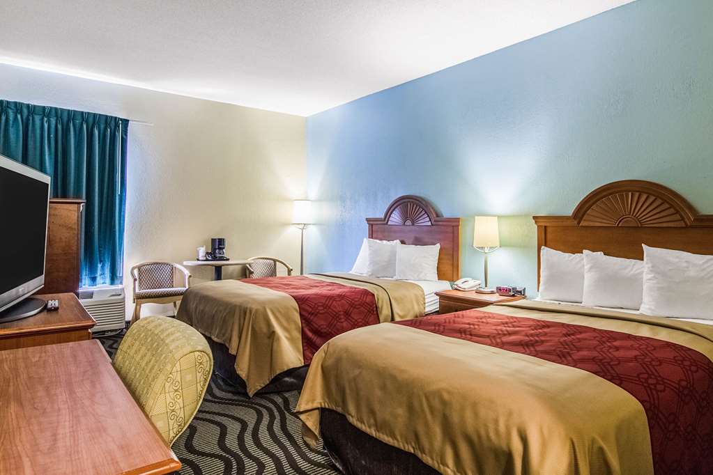 Econo Lodge Darien - photo 9