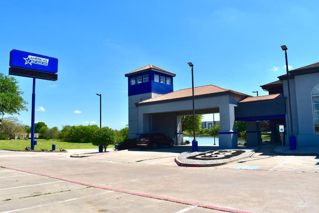 Americas Best Value Inn & Suites Haltom City Ft. Worth - photo 4