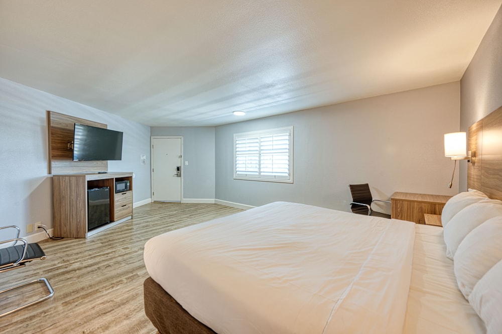 Vagabond Inn San Luis Obispo - photo 17