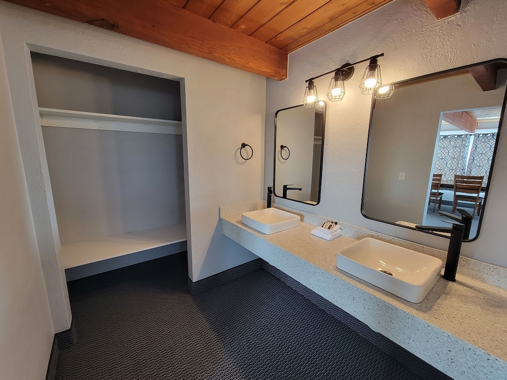 Saltwater Inn - photo 26