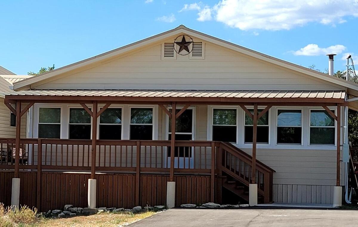 Classic Charm Close To Lake in Canyon Lake, United States