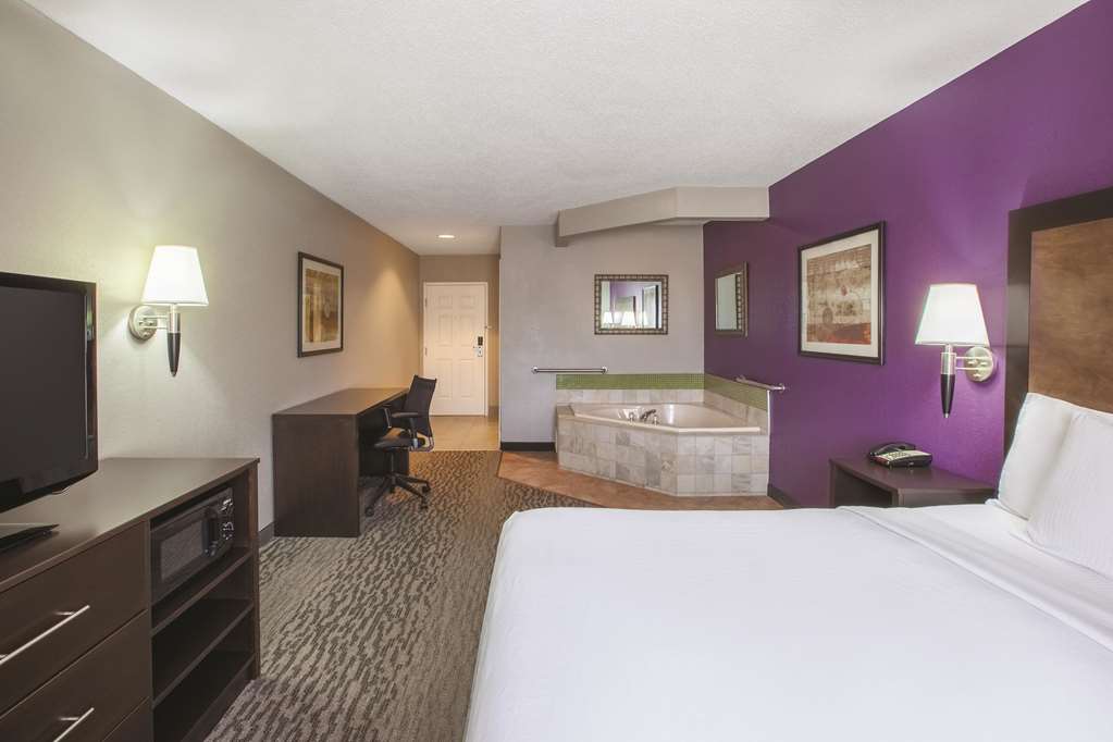 La Quinta Inn & Suites by Wyndham Erie - photo 44