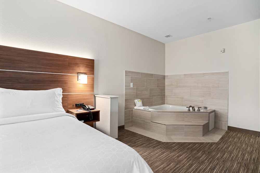 Holiday Inn Express Suites Van Buren Ft Smith Area by IHG - photo 16
