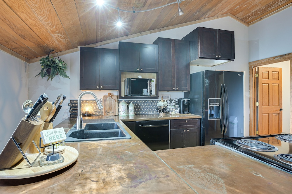 Homey Galloway Getaway on Private 7 acre Farm - photo 8